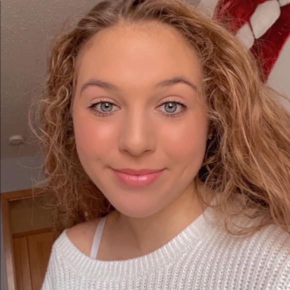 Meet your Posher, Makayla - Picture 1 of 1